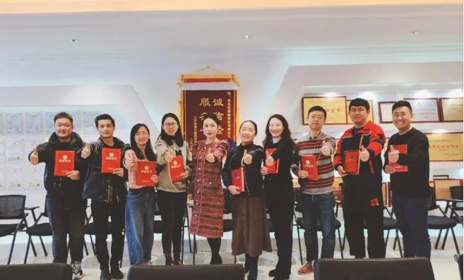 愛(ài)有溫度，心有未來(lái)--東達(dá)建材2022榮譽(yù)表彰圓滿成功
